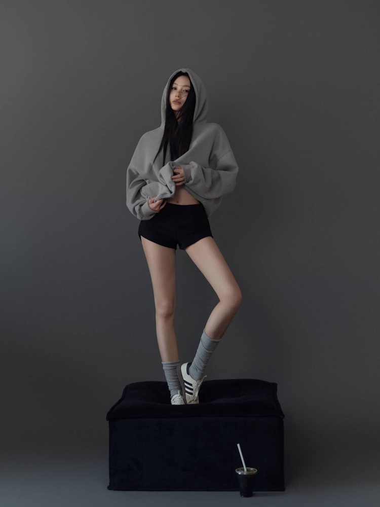 Gray Mood Portrait Theme Photo – Ethnic Clothing & Online Fashion Store Khaadi Pk Bewertung und Preis