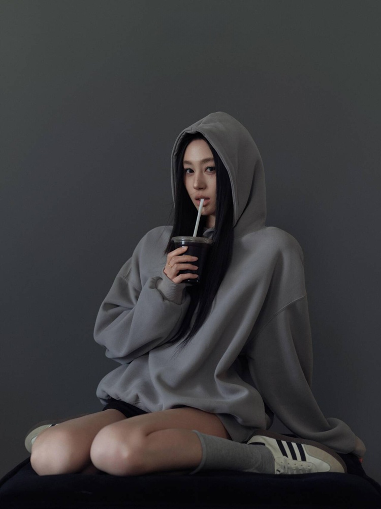 Gray Mood Portrait Theme Photo – Ethnic Clothing & Online Fashion Store Khaadi Pk Bewertung und Preis