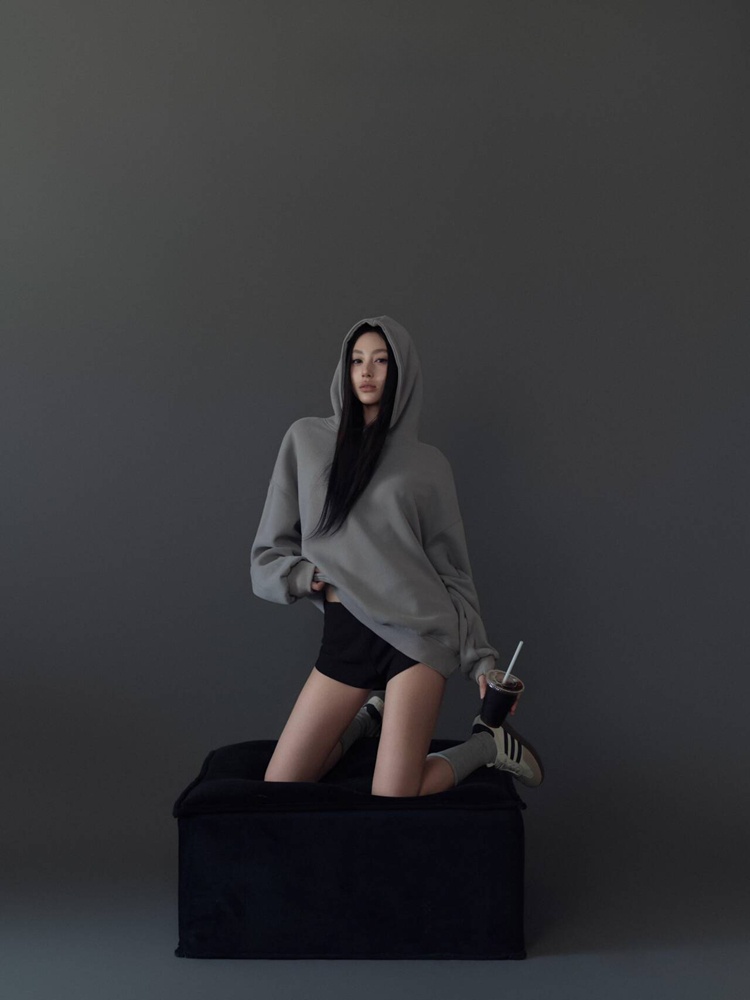 Gray Mood Portrait Theme Photo – Ethnic Clothing & Online Fashion Store Khaadi Pk Bewertung und Preis