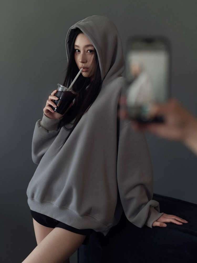 Gray Mood Portrait Theme Photo – Ethnic Clothing & Online Fashion Store Khaadi Pk Bewertung und Preis